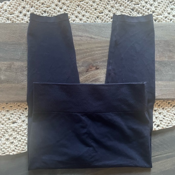 ORANGE FASHION VILLAGE 3” Band Bamboo Capri Leggings Navy OS Like New - Picture 5 of 9